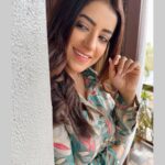 Dolly Chawla Instagram - Kehnde ne oh rishta hamesha majboot hunda… Jithe umeed ght te pyaar jyaada hove… #love #picoftheday #selflove #quotes #morningvibes #vibe #beauty #dollychawla #weather #indianwear ❤️
