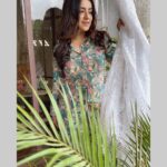 Dolly Chawla Instagram - Kehnde ne oh rishta hamesha majboot hunda… Jithe umeed ght te pyaar jyaada hove… #love #picoftheday #selflove #quotes #morningvibes #vibe #beauty #dollychawla #weather #indianwear ❤️