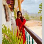 Dolly Chawla Instagram - Loki kehnde ne khus rhya karo ok Te duje pase ohi kisinu khus rhn ni dende… 🤷‍♀️🤷‍♀️ Gall ajeeb 👀 aa but sachi aa …. Styled by @stylebysugandhasood #postoftheday #newpost #thoughtoftheday #beauty #mumbaiweather #bts #friendsforever