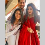 Dolly Chawla Instagram - Loki kehnde ne khus rhya karo ok Te duje pase ohi kisinu khus rhn ni dende… 🤷‍♀️🤷‍♀️ Gall ajeeb 👀 aa but sachi aa …. Styled by @stylebysugandhasood #postoftheday #newpost #thoughtoftheday #beauty #mumbaiweather #bts #friendsforever