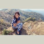 Dolly Chawla Instagram - ये हंसी वादियां, ये ख़ुशनुमा समा ये ठंडी हवा ये झुका आसमा… #travel #mountains #track #shootdiaries #uttrakhand #dollychawla #beauty #scnario #travelphotography #altitude #location #love #quotes #innerchild Kotdwara