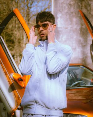 Don Patricio Instagram - El pueblo en la casa, esta noche a las 00:00 en 🇪🇸 a las 23:00 en 🇮🇨 a las 17:00 en 🇲🇽 y a las 19:00 en 🇦🇷 en todas las plataformas digitales. Con la música de @gioproducer y la ayuda de @cuban_beef y @dimelomilo Un vídeo de @juanbarbazan_