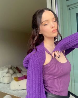 Dove Cameron Instagram - lucky you, i can read minds 🤸🏻‍♀️