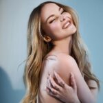 Dove Cameron Instagram - hello strangers 👼🏼 it is my birthday
