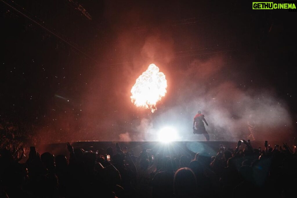 Drake Instagram - I feel weightless.