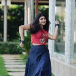 Drishya Raghunath Instagram - Dance to the tunes of Swayamvara theme song and upload those dance reels on your social media page. Don't forget to follow the Swayamvara Silks Instagram page and tag them with the hashtag #swayamvarasong! Participants will recieve exciting prizes from Swayamvara Silks! Last date of accepting entries: April: 30. Best of luck! SWAYAMVARA SONG Inframe:@drishya__raghunath Video by:@basil_kanjirathingal #Swayamvarasong #reelschallenge #dancechallenge #drishyaraghunath #instagood #instagram #dulquersalmaan #dq #dancereels #dancechallenge #swayamvarasilksindia