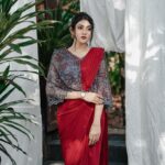 Drishya Raghunath Instagram - ग़ुलाब का फूल PHOTOGRAPHY : @jishnumurali_ MUA : @cosmoholic_by_amritha_sarath OUTFIT : @chithras_fashion_paradise RETOUCH : @abhishek__asokan ASSISTANT : pixel.monk._ LOCATION : @niramayamheritage #red #outfits #redoutfit #indowestern #fashionista #styling #drishya #drishyaraghunath