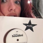 Dua Lipa Instagram – 7inch Houdini on crystal clear vinyl babyyyyy!!!!! LIMITED NUMBERS ~ PRE ORDER YOURS NOW ⭐️🖤 
https://wmg.lnk.to/houdini7