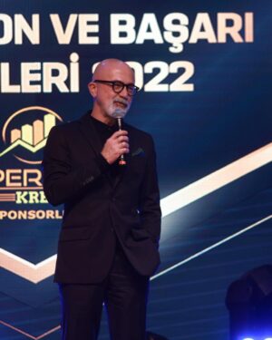 Durul Bazan Instagram - Hayatımda İlk defa bir Onur ödülü aldım…) demek ki o yaşa gelmişim. Beni “Türkiye İnovasyon ve Başarı Ödülleri jüri Onur Ödülü” ne layık gören jüri üyelerine teşekkür ederim.
#türkiyeinovasyonvebaşarıödülleri