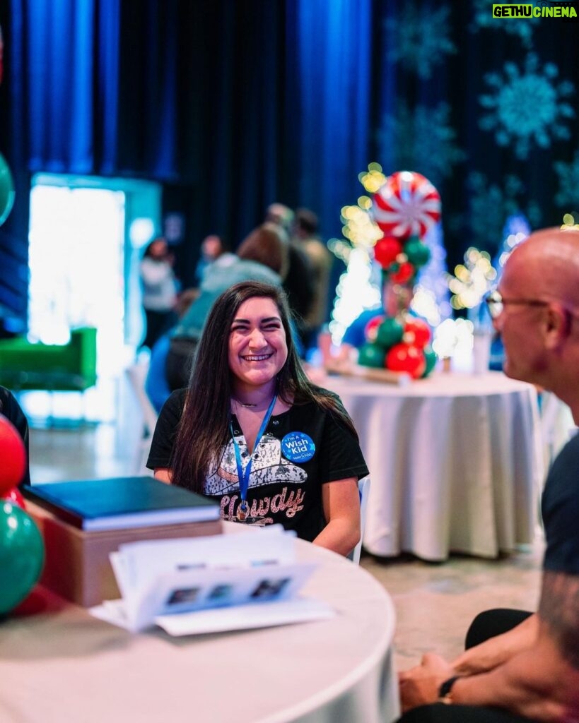 Dwayne Johnson Instagram - This is Jade Hoyle from @makeawishamerica. She’s 22 and she’s awesome! Jade’s wish was to meet me. Jade’s an accomplished and bad ass dancer 💃🏻 and was so cool to hang out with. I had a blast and it was my honor to make her wish come true. Lots of negative noise out there in the world, but there’s much more good things out there too, and Jade is one of them. #MakeAWishDay #21Kids #BestDayEver #rubyroundhouse 😉👊🏾