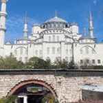 Dwi AP Instagram - Orang-orang mengenalnya dengan Masjid biru atau Blue Mosque. Masjid yang gagah nan megah ini merupakan simbol kejayaan Islam melalui Kekaisaran Utsmaniyah Turki dimasa lampau. Masjid Sultan Ahmed (bahasa Turki: Sultanahmet Camii) adalah sebuah masjid di Istanbul, kota terbesar di Turki dan merupakan ibukota Kesultanan Utsmaniyah ( dari 1453 sampai 1923). #bluemosque #istanbul #turkey #europe Blue Mosque Istanbul, Turkey