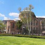 Dwi AP Instagram - Masjid Raya Hagia Sophia (bahasa Turki: Ayasofya Ulucamii)adalah sebuah masjid, situs budaya, dan sejarah utama peninggalan Bizantium yang berada di distrik Fatih, Provinsi Istanbul, Turki. Masjid ini awalnya dibangun sebagai gereja Ortodoks Yunani yang berlangsung dari tahun 360 hingga penaklukan Konstantinopel oleh Kesultanan Utsmaniyah pada tahun 1453. Kemudian berfungsi sebagai masjid sampai tahun 1935, lalu berubah menjadi museum hingga tahun 2020. Pada tahun 2020 hingga sekarang, bangunan ini kembali menjadi masjid. #hagiasophia #istanbul #turkey #europe Hagia Sophia Mosque