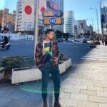 Dwi AP Instagram - Percayalah Semua tempat wisata di tokyo saat ini penuh orang, cm di pinggir jalan yang sepi. 🤣 • Tokyo 2020 jan 1st —————————————————— #tokyo #japan #2020 #holiday #seasonsgreetings #mystyle #style #ootd #photooftheday #picoftheday #instagram #instadaily #instagood Harajuku, Tokyo（原宿）