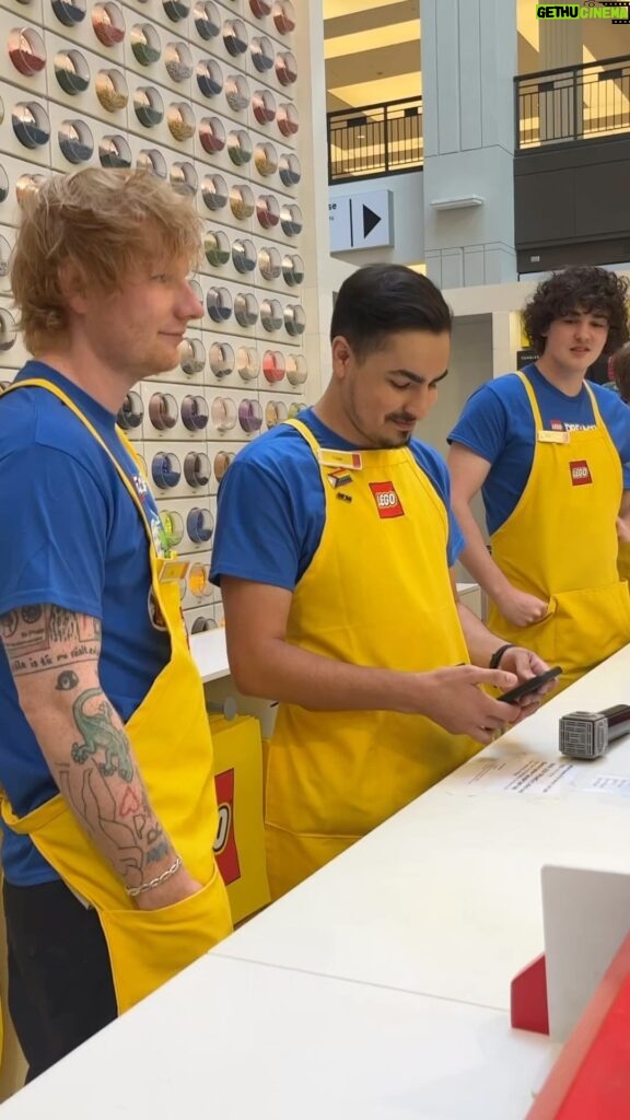 Ed Sheeran Instagram - Went to the Mall of America today to work in the LEGO store / hand out LEGO sets and sing Lego house. LEGO!!!!