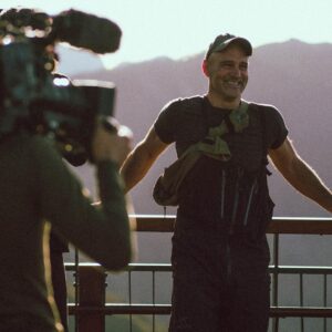 Ed Stafford Instagram - Ep 7 is different. It’s the behind the scenes from 3 series or First Man Out. How we made it. What mistakes we made. What I learned along the way. Tonight at 9 on @discovery_uk 🇬🇧 

#survival #survivaltactics #survivalskills #tv #behindthescenes