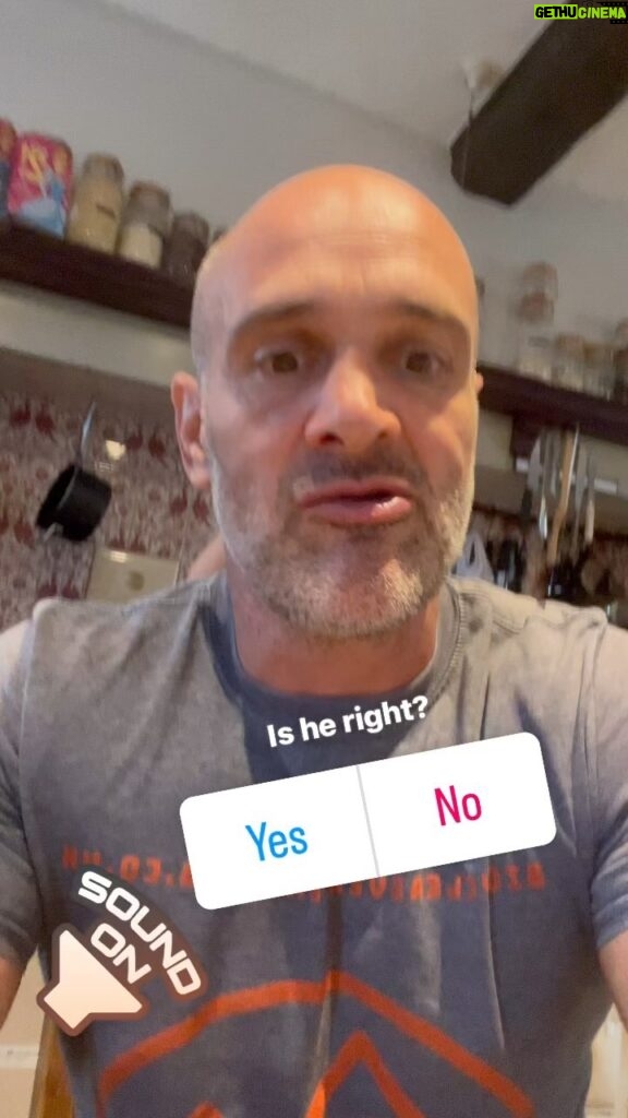 Ed Stafford Instagram - Daddy: What does Daddy do for a living? Ran: Make videos. @discoverybr @discovery_uk @discovery_seasia @discoverychannelin @discovery @discoveryla England