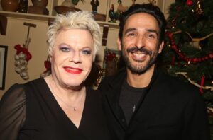 Eddie Izzard Instagram - A few photos from lasts night’s opening of my off-Broadway performance of Charles Dickens’ Great Expectations.  More details at: www.eddieizzardgreatexpectations.com (link in profile) 📸: Bruce Glikas