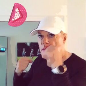 Eddie Izzard Instagram - When one country is at risk, we’re all at risk.
 
UNICEF are on a mission to knock out Covid-19 by delivering 2 billion vaccines to low and middle income countries.
 
Link in bio to donate @unicef_uk, get involved and find out more 👊
  
#KnockOutChallenge #VaccinAid #GiveTheWorldAShot