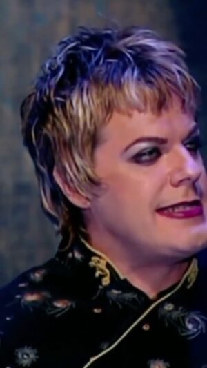 Eddie Izzard Instagram - 🍦💥 Come to the #EddieIzzardRemixTour for a reimagination of my favourite material. www.eddieizzard.com/shows (link on profile) - The Beekeepers

#standup #comedy #worldwar #potsandpans