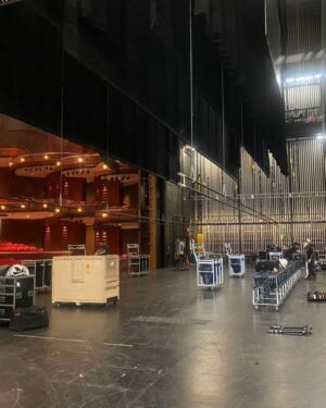 Eddie Izzard Instagram - A few shots from on the #EddieIzzardRemixTour. Have you got your tickets? - The Beekeepers 

https://www.eddieizzard.com/shows (link in bio)
