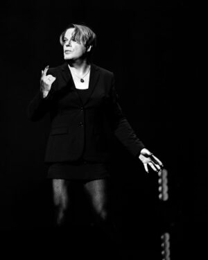 Eddie Izzard Instagram - I am developing a solo version of Shakespeare’s Hamlet. If you’d like to see an early open rehearsal plus Q&A @riversidestudioslondon ,
tickets and info are here - https://riversidestudios.live/eddiehamlet
Photo: Amanda Searle