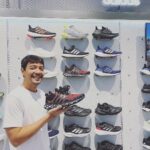 Edo Borne Instagram - Mencari sepatu lari tak semudah yang dibayangkan, bagaikan mencari pasangan hidup. Meski terpajang berbagai macam dan jenis sepatu di etalase, menemukan yang pas cukup sulitlah. Itu sebabnya, penting untuk mengetahui tips memilih sepatu lari yang tepat, salah satunya dengan bertanya yang pasti. Sepatu lari biasanya didesain agak berbeda dengan alas kaki pada umumnya. Mulai dari bentuk, berat, ukuran, model yang terpenting ataupun tingkat kenyamanan sepatu saat dipakai. Dan pilihanku saat ini tertuju pada si manis adidas boost yang menggugah hati dan memanggil manggil bagaikan dia berkata "ayo pakai aku, kan kubawa kau lari mengejar semua impianmu" #adidasindonesia #diy