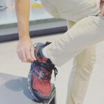 Edo Borne Instagram - Mencari sepatu lari tak semudah yang dibayangkan, bagaikan mencari pasangan hidup. Meski terpajang berbagai macam dan jenis sepatu di etalase, menemukan yang pas cukup sulitlah. Itu sebabnya, penting untuk mengetahui tips memilih sepatu lari yang tepat, salah satunya dengan bertanya yang pasti. Sepatu lari biasanya didesain agak berbeda dengan alas kaki pada umumnya. Mulai dari bentuk, berat, ukuran, model yang terpenting ataupun tingkat kenyamanan sepatu saat dipakai. Dan pilihanku saat ini tertuju pada si manis adidas boost yang menggugah hati dan memanggil manggil bagaikan dia berkata "ayo pakai aku, kan kubawa kau lari mengejar semua impianmu" #adidasindonesia #diy