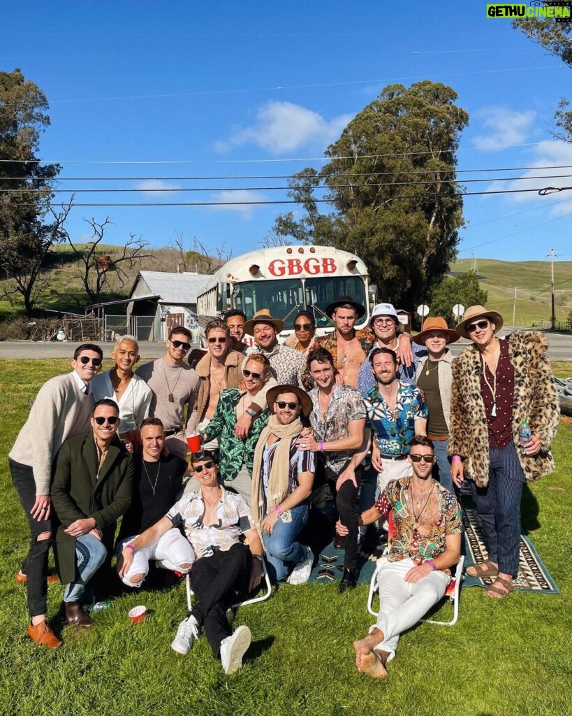 Eduardo Sanchez-Ubanell Instagram - Napa trip with the best crew 🌞🍷🚌 ❤️ #throwbackwednesday Napa Valley California