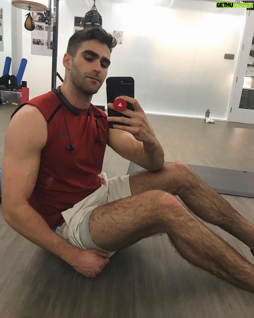 Eduardo Sanchez-Ubanell Instagram - New year workout routine off to a good start! 🏋🏻‍♂️ What’s your New Years resolution? 🥳 Google San Bruno