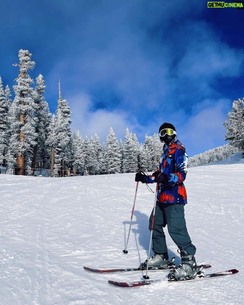 Eduardo Sanchez-Ubanell Instagram - Amazing ski weekend in Tahoe celebrating @csmith_9129 ‘s bday 🥳 🎿 Heavenly Ski Resort Lake Tahoe