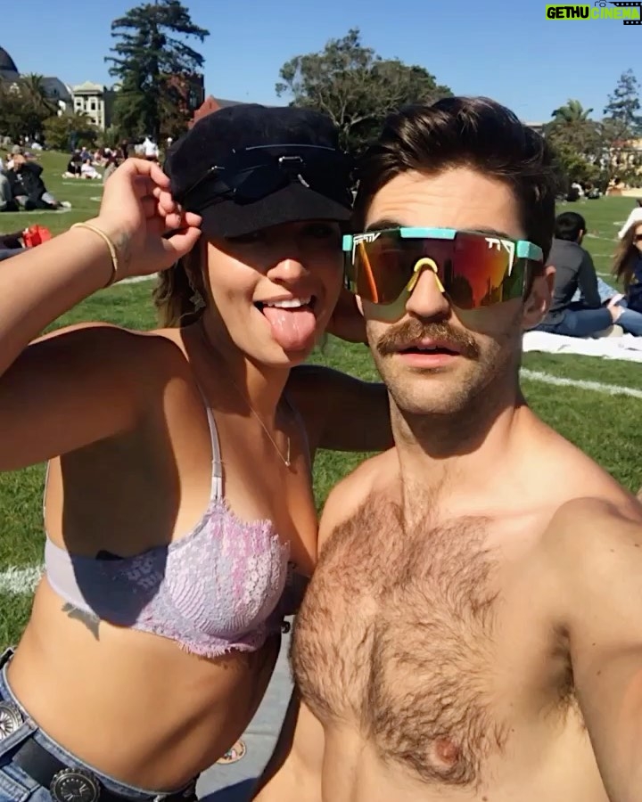 Eduardo Sanchez-Ubanell Instagram - I didn't ask for a free ride, I only asked you to show me a real good time 💃 Mission Dolores Park