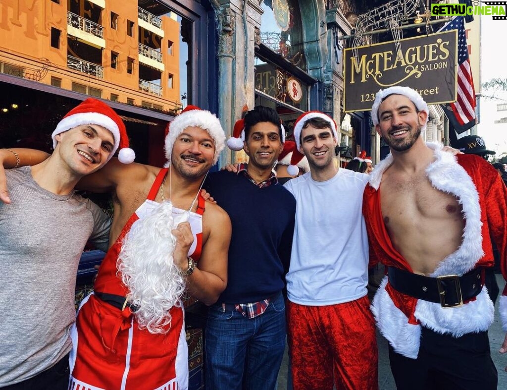 Eduardo Sanchez-Ubanell Instagram - Ho^3 🎅🎁🎄#santacon San Francisco, California