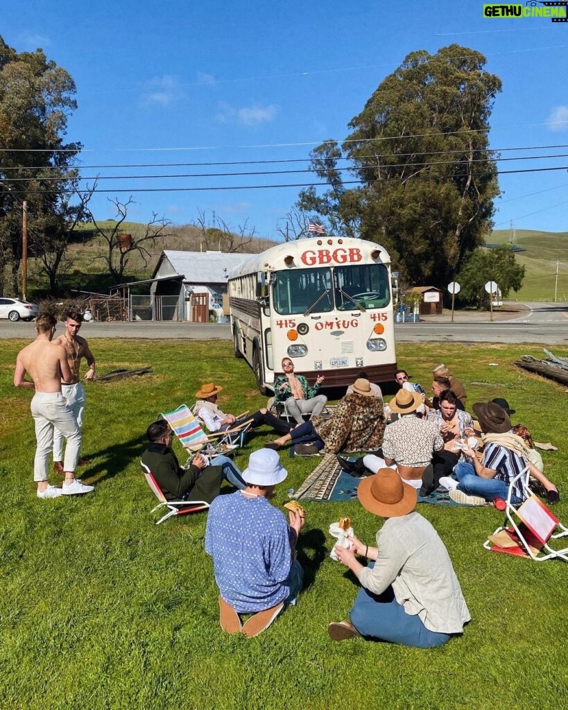 Eduardo Sanchez-Ubanell Instagram - Napa trip with the best crew 🌞🍷🚌 ❤️ #throwbackwednesday Napa Valley California