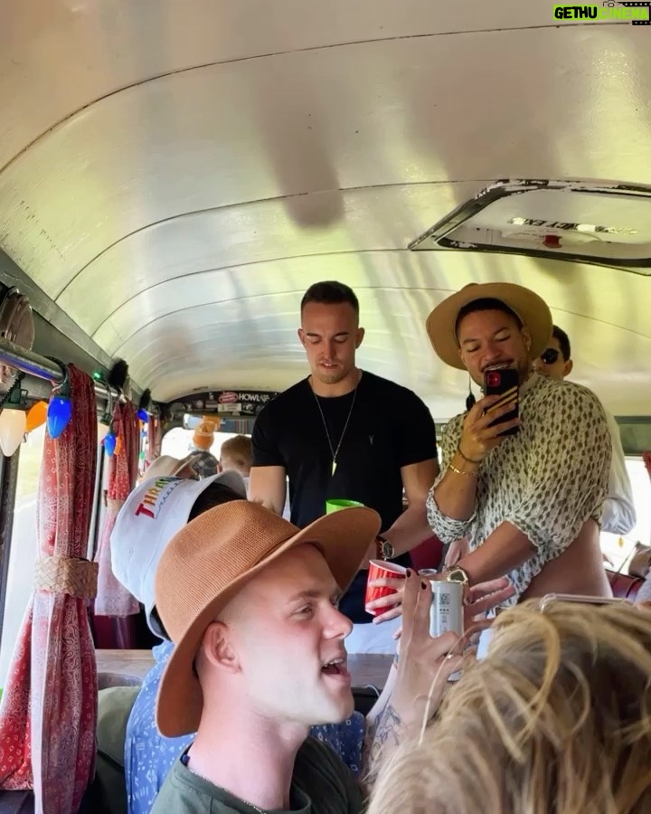 Eduardo Sanchez-Ubanell Instagram - Napa trip with the best crew 🌞🍷🚌 ❤️ #throwbackwednesday Napa Valley California