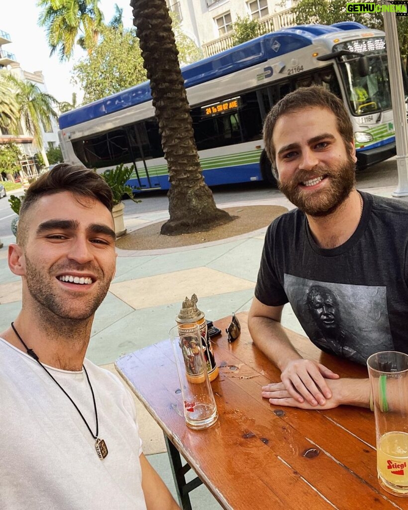 Eduardo Sanchez-Ubanell Instagram - amazing weekend back home with friends and family 🌴☀️🥳 Miami, Florida