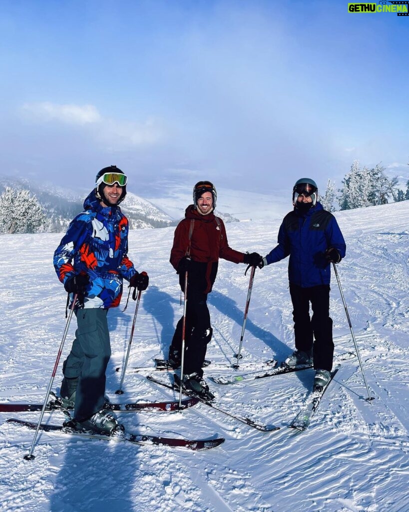 Eduardo Sanchez-Ubanell Instagram - Amazing ski weekend in Tahoe celebrating @csmith_9129 ‘s bday 🥳 🎿 Heavenly Ski Resort Lake Tahoe