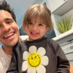 Ektor Rivera Instagram - Dios se manifiesta en tu sonrisa.✨Te amo, Bría 🌸💕