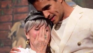 Ektor Rivera Instagram - Día inolvidable. Luego de casi 5 meses pintando esta pieza dedicada a Rita Moreno, hoy finalmente la develamos y su reacción jamás la voy a olvidar.  Gracias Ender Vega, Lin-Manuel Miranda, Luis Miranda & familia, por confiar y hacerme parte de este reconocimiento a nuestra querida artista. La pintura estará en la colección permanente de @cbasanturce y eso es un lujo. Mañana les presentaré un video con el proceso para que puedan ver la pieza en detalle.🌸 @ektorrivera_art 
-
Gracias @edcoriano y la familia de @boss por vestirme tan chévere para esta ocasión. 
-
🎥 @primerahora 
-
@theritamoreno @lin_manuel @endervega @vegalteno