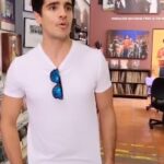 Ektor Rivera Instagram - La Fundación Nacional para la Cultura Popular es un tesoro en la Calle Fortaleza del Viejo San Juan y todo aquel que de alguna manera está involucrado en el arte o le interese la cultura de nuestro país (teatro, música, pintura, poesía, etc.) tiene que visitar y apoyar este espacio. No se van arrepentir.🇵🇷 Btw… Van a ver a un policía bloqueando la entrada por razones que desconozco (pero que sospecho), pero solo dicen que van a entrar a la Fundación y listo. 👍 Gracias @eggytrlaspiedras por la invitación!