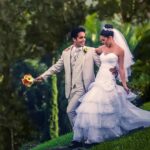 Ektor Rivera Instagram - No es llegar, es mantenerse. No son solo fotos lindas en las redes, es caerse, levantarse, aprender y madurar. No es conformarse, es hacer que el amor se fortalezca a través de los hijos y de cada experiencia vivida. Ya son 10 años de matrimonio y no cambiaría nada. Soy afortunado en tenerte, Yara. Te amo ❤️ #FelizAniversario #10 🍾🥂 @yaralasanta