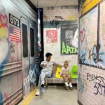Ektor Rivera Instagram - 🧡💛💚🩵💜 Tití está de visita y Bría se puso creativa.😁😍 #BeverlyHills Mr Brainwash Art Museum