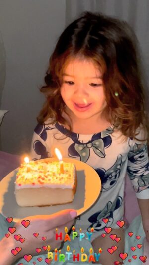Ektor Rivera Instagram - Hoy cumple la bendición más hermosa que me ha regalado la vida.💗 Que Dios te acompañe siempre, mi amor. 🙏 Mi hija cumple tres añitos!!! 🎉 Happy Birthday, Bría!!!