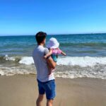 Ektor Rivera Instagram - Con Papi.❤️ En esta foto tengo más o menos la edad de Bría. El ejemplo de mi padre me define en inspiración y el amor de mi hija completó mi propósito. #HappyFathersDay 💙 @riverpas