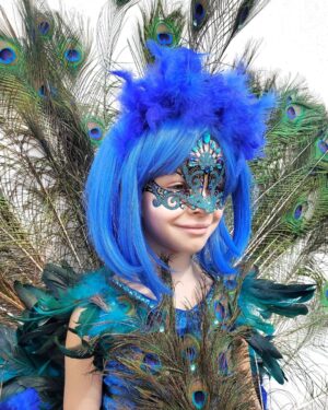 Elisabetta Fantone Instagram - She deserves her own post! During last year's Halloween after being Wednesday from the Addams Family my daughter @abbielondon.co decided she wanted to be a peacock for this year's Halloween. I absolutely love this little girl's mind and originality. She always wants to be different. She committed to the idea all year. So like every year, I decided to make her a unique costume. I promised her that I would turn her into the most beautiful peacock. I created and sewed every piece from head to toe by hand and made the tail so she could lift it. She played the part all night like a true showgirl. She won best costume at our neighborhood's costume contest and that made her night! 🎃

Hope you all had an amazing #Halloween

#HalloweenCostume #Peacock #PeacockCostume #HappyHalloween #peacockfeathers #feathers