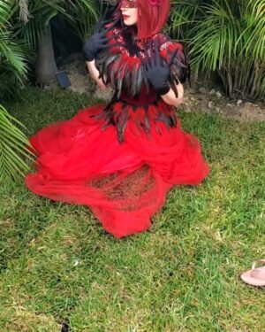 Elisabetta Fantone Instagram - Hope you all had a fun and safe #Halloween this year. I never got to celebrate Halloween as a child so I'm making it up now that I'm a parent. 😅 Every year I make my family's costumes and I absolutely love it. Which actor doesn't love an excuse to get dressed up and in character! I love to be creative and come up with concepts. I always aim for uniqueness. This year our family theme was inspired by my daughter wanting to be a #peacock. I'm a red cardinal and my husband a crow. We won our neighborhood's costume contest for a second year in a row. 🎃

#HalloweenCostumes #PeacockCostume #BirdCostume #Cosplay #Feathers