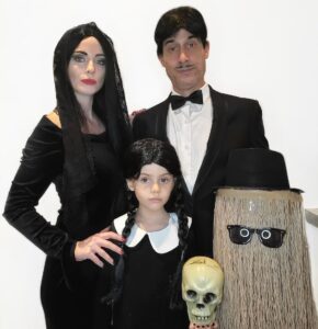 Elisabetta Fantone Instagram - About the séance tonight, I wish you'd come. #AddamsFamily Hope you all had a spooky #Halloween