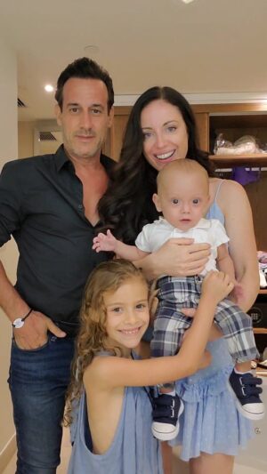 Elisabetta Fantone Instagram - Always better together 💙
@abbielondon.co
@patco007

#alwaystogether #familystrong #familybond #miraclebaby #warriorbaby #travelfamily