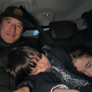 Elizabeth Chai Vasarhelyi Instagram - Here we go… happy Father’s Day to one hell of an / a: Easter egg dyer, cat ear sporting, child exhausting, gladiatorial, bear teasing, ice cream stealing, mug face making, mochi loving, construction working, unicorn onesie guitar playing hunk of a dad (partner!) @jimmychin we love you even when you strike a pose. ♥️♥️♥️♥️♥️