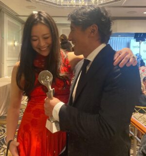 Elizabeth Chai Vasarhelyi Instagram - Thank you @jimmychin @allwomeninmedia for my g-spot in the EGOT…. @annacmbarnes @pagandharleman @angelcollinson @justinedupont33 @sarahmcnairlandry @genegallerano @la_schwa26 for making #edgeoftheunkown everything it is. Thank you to @natgeo @courteney_monroe @c_albert for believing in this superb series. It’s extraordinary to see so many female lead projects celebrated we are in great company. Thank you #gracieawards for recognizing my excellent performance on behalf of my husband! 🤦🏻‍♀️ dress @oscardelarenta @carolyntangel photo @wilskung