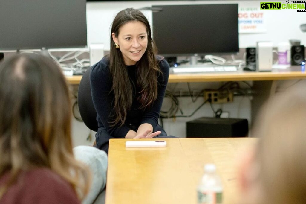 Elizabeth Chai Vasarhelyi Instagram - It's not every day that an Oscar-winning director/producer comes to class — but @BPerlmutt’s documentary filmmaking course got to experience just that when Elizabeth @ChaiVasarhelyi '00 stopped by. 🎬 Amidst the release of her latest project @NyadMovie, Elizabeth spoke with the @princetonarts class about her movie making process, and also screened the new film at @princetongarden. "Nyad" tells the story of @diananyad who takes on the "Mount Everest" of swims — the 110-mile trek from Cuba to Florida. The movie is Elizabeth's first narrative feature. @freesolofilm, co-produced by Jimmy Chin, earned Elizabeth a Best Documentary Feature at @theoscars in 2019. Tap the link in bio to learn more about @ChaiVasarhelyi's visit to #PrincetonU. 📸 by Allison Ha '25 Princeton University